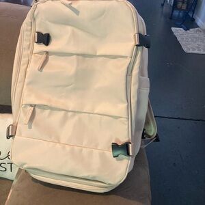 NWOT Personal Item Travel Bag (lots of space!)